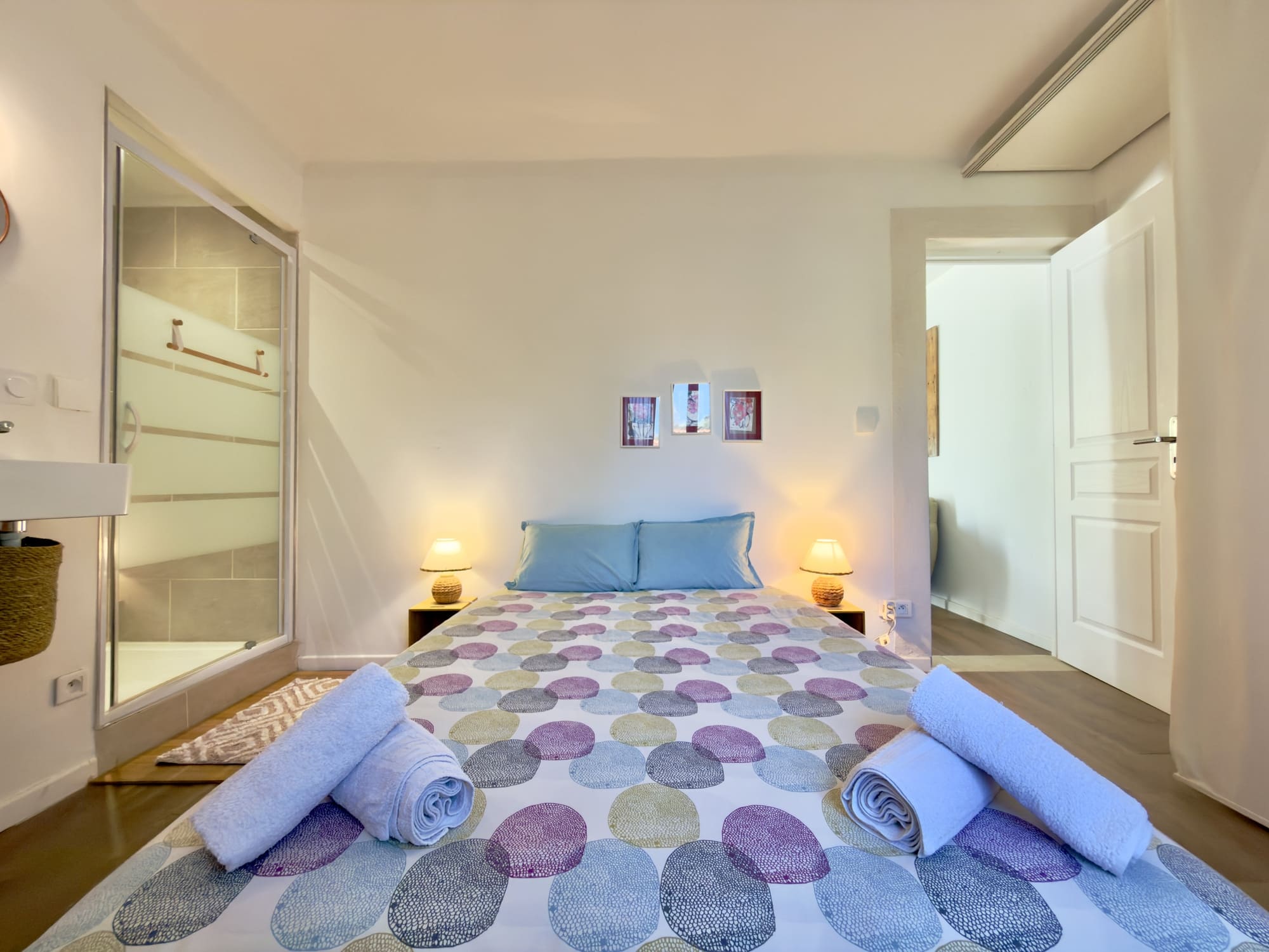 Chambre parentale avec douche