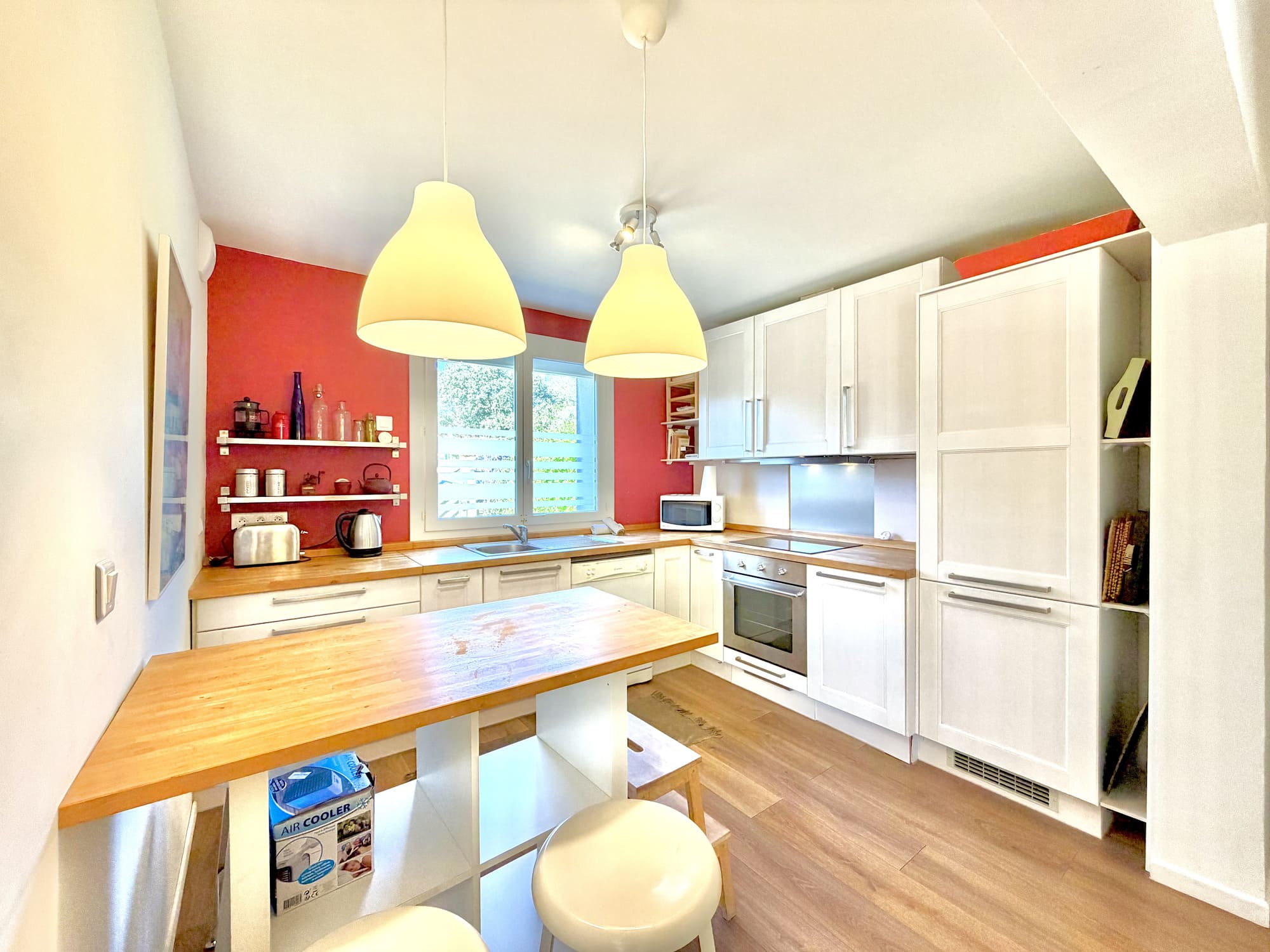 Vue d'ensemble de la cuisine équipée